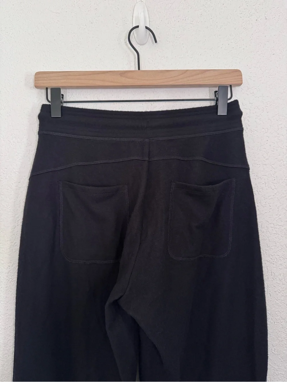 ALO Yoga AloLux Soho Jogger Sweatpants in Black Size XS